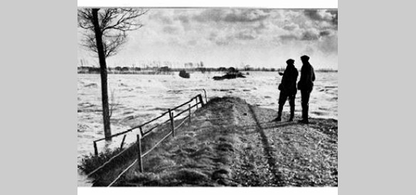 De grote overstroming in 1926, veroorzaakt door een dijkdoorbraak in Nederasselt