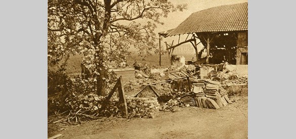 Lente 1926 in Dreumel, het water is gezakt maar de schade is nog niet hersteld