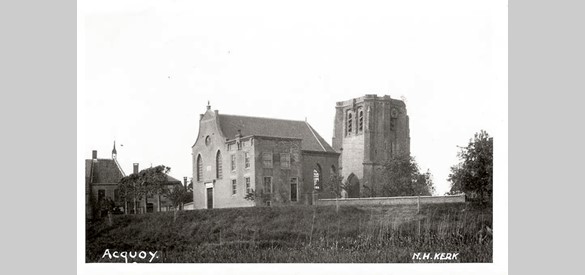 De kerktoren van Acquoy staat 115 cm uit het lood.