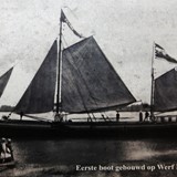 De eerste boot, gebouwd op de werf Meijer © Heemkunde Vereniging Leeuwen