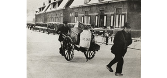 Melkventer van de zuivelfabriek de Oude IJssel, ca. 1935 te Doetinchem