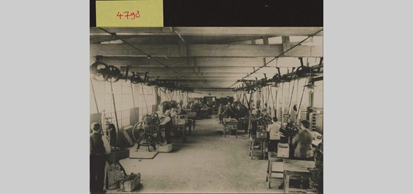 Interieur schoenfabriek Sterenborg, ca. 1928.