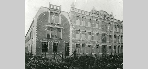 Leder- en Schoenfabriek Hulshof met magazijnen, 1914.