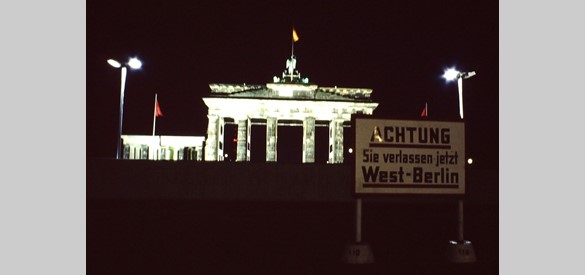 Let op, u verlaat nu West-Berlijn