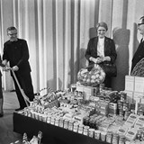 Huishoudbeurs in de RAI geopend door mw prof. C.W. Visser (hoogleraar Landbouwhuishoudkunde), 2 april 1965 © Eric Koch / Anefo / CC0