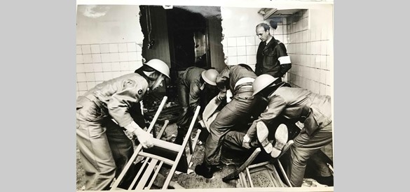 Eerste hulp tijdens een BB-oefening in 1968