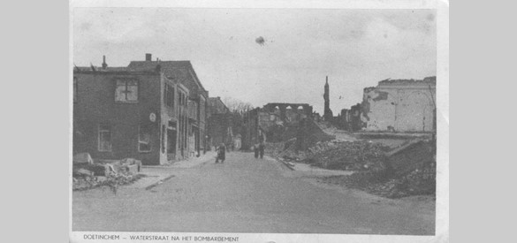 De Waterstraat in Doetinchem na de bombardementen waar aan de rechterkant het huis van Misset heeft gestaan