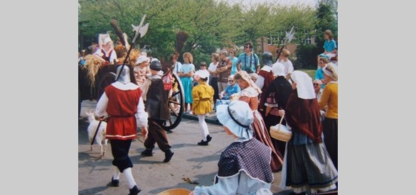 Historische optocht tijdens 800 jaar Bredevoort, met op de foto het afvoeren van de Freule van Dorth (1988).