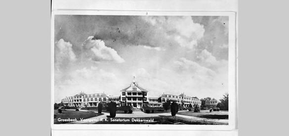 R.K. Sanatorium Dekkerswald, voorgevel, reproductie van prentbriefkaart.