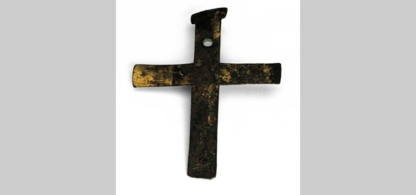 Crucifix uit ca. 1150 van Johannes Brinckerinck. Gevonden in zijn graf in 1968, bij het klooster Diepenveen.