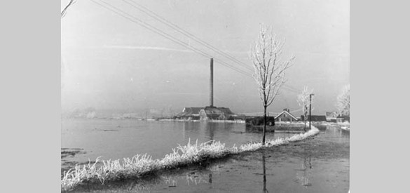 Steenfabrieken: Zicht op de steenfabriek Rhederlaag van de gebroeders Wentink.