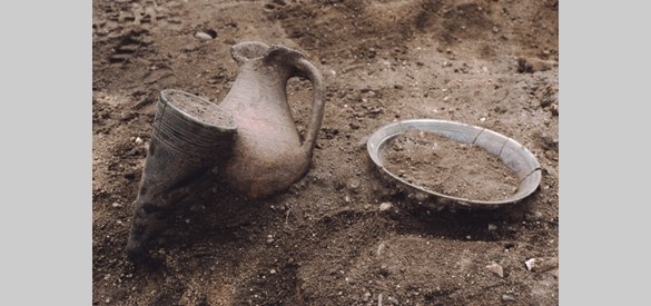 Archeologische vondsten uit een graf.