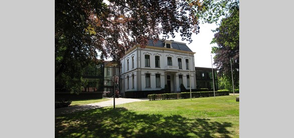 Het gemeentehuis van Brummen, commandopost bevond zich in de kelder.