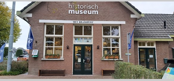 Het museum is gevestigd in 'Het Brandpunt', waarin ook de VVV van Elspeet zit.