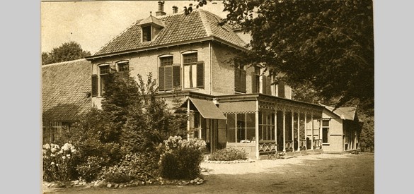 Hotel met zomerhuisje van het Duitse kamp 1920-1925.