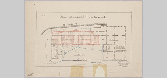 Tekening van het riool en de waterleidingsbuizen uit 1895,  bij de school op de Paardenwal.