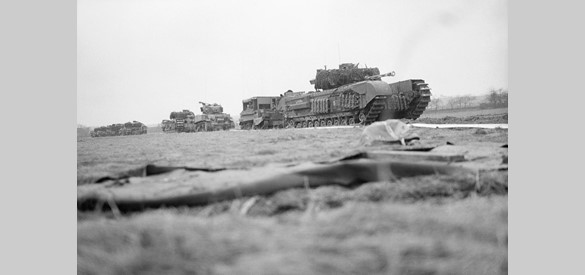 Colonne tanks tijdens het begin van Operatie Veritable