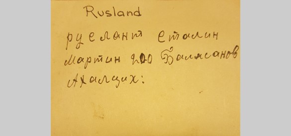 Het briefje van Martin Balasanov met zijn gegevens