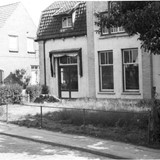 Het in het verhaal genoemde wederopbouwhuis van de buren in Scherpenzeel © Via Tineke Seijdell-Valkenburg