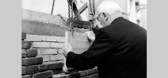 Eerstesteenlegging voor de bouw van 250 woningen in Presikhaaf (1953)