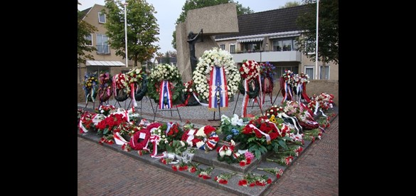 Monument op het Polenplein in Driel tegenover het Informatiecentrum