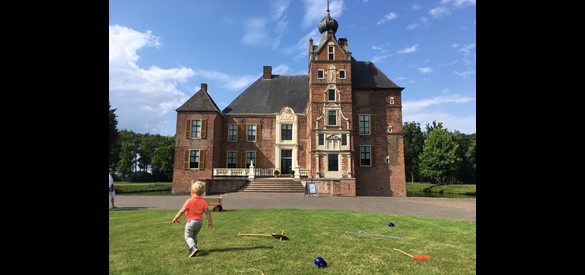 Kasteel Cannenburch in de zomer