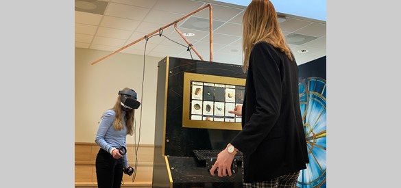 De VR Game Schatkamers van Gelderland in Museum het Pakhuis