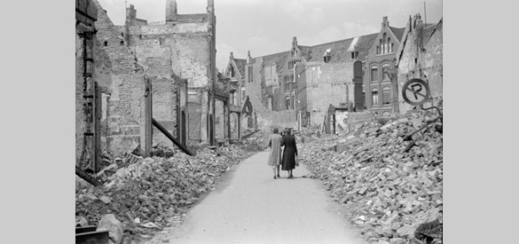 Verwoestingen in de zuidelijke binnenstad als gevolg van de Tweede Wereldoorlog (Broerenstraat)
