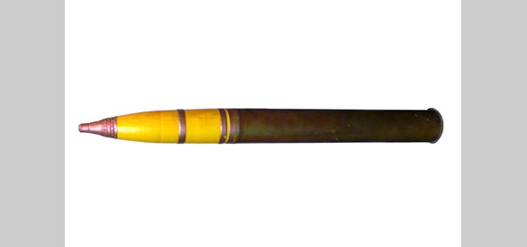 75 mm granaat in het kanon (Emil)