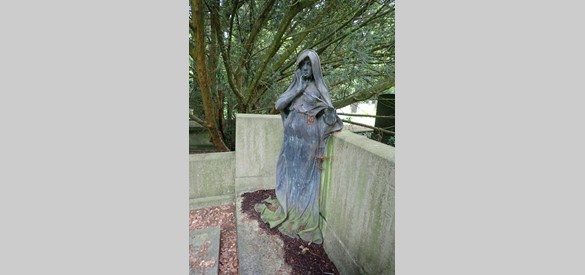 Het grafbeeld bij Hendrik Kooy (1904)