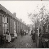 Het paadje tussen de Berkelsingel en de David Evekinkstraat te Zutphen, omstreeks 1923 © Collectie Erfgoedcentrum Zutphen, id. nr. 0028 0212 0007