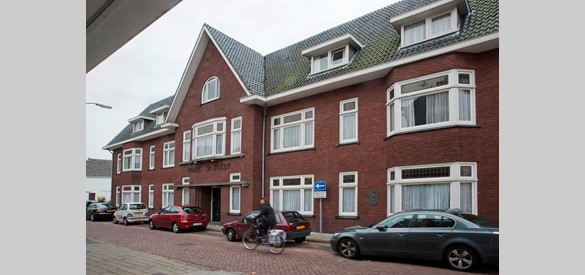 De plek waar vroeger het geboortehuis van kardinaal Alfrink stond, Holkerstraat 30 in Nijkerk.