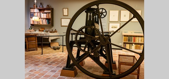 De pers van 1.500 kilo in het Anton Pieck Museum