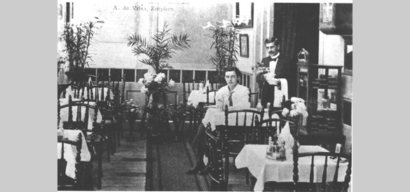 Interieur van het café ca. 1915