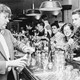 Gerrit Steenbergen aan de bar in poppodium Gigant © Privé Steenbergen