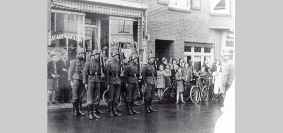 Duitse soldaten op de Nieuwstad in Lochem mei 1940