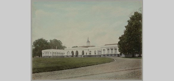 Paleis van gouverneur generaal te Buitenzorg nabij Batavia, 1900