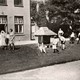 Speeluurtje voor kinderen met een longziekte in sanatorium Dekkerswald. © Collectie G.G. Driessen, CC-BY-NC