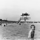 Openluchtzwembad ‘De Lubert’ in de warme zomer van 1971. © Collectie G.G. Driessen, CC-BY-NC