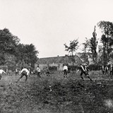 De eerste foto van een voetbalwedstrijd in Groesbeek in 1912. © Collectie G.G. Driessen, CC-BY-NC