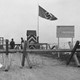 Controlepost aan de demarcatielijn met verbodsbord voor Joden in Duits en Frans © Bundesarchiv, Bild 101I-017-1065-44A, Becker, CC-BY-SA
