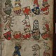 Het wapen in het midden (uit 1188), met de jachthondenkop, is van de Heren van Groesbeek © Wapenboek Gelre, Koninklijke Bibliotheek van België, PD