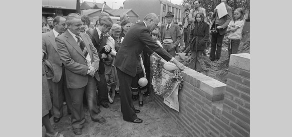 Onthulling Goudkust-steen, 26 september 1979