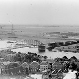 Rijnbrug en eerste bebouwing Arnhem-Zuid (Malburgen-Oost), 1937 © Gelders Archief, 1501-04 - 7461, PD