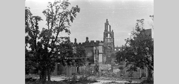 Verwoeste binnenstad, 1945