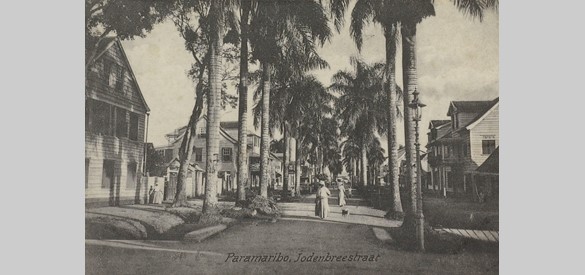 Jodenbreestraat in Paramaribo rond 1900.  Aan deze straat woonde Hendricus Jacobus van Herwaarden.