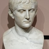 Een buste van Nero Claudius Drusus, ook wel Drusus de oudere genoemd, het Louvre in Parijs. © Foto: Marie-Lan Nguyen, CC BY