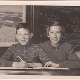 Klaas en Alie in de schoolbanken © Privécollectie