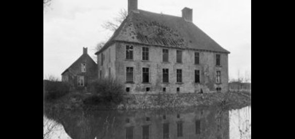 Oorlogsschade aan Huis Aerdt te Herwen, hersteld na 1961