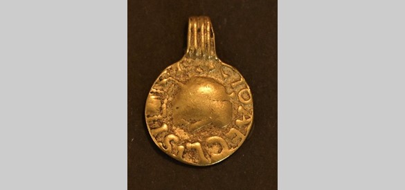 Muntsieraad van goud, uit het Frankisch rijengrafveld